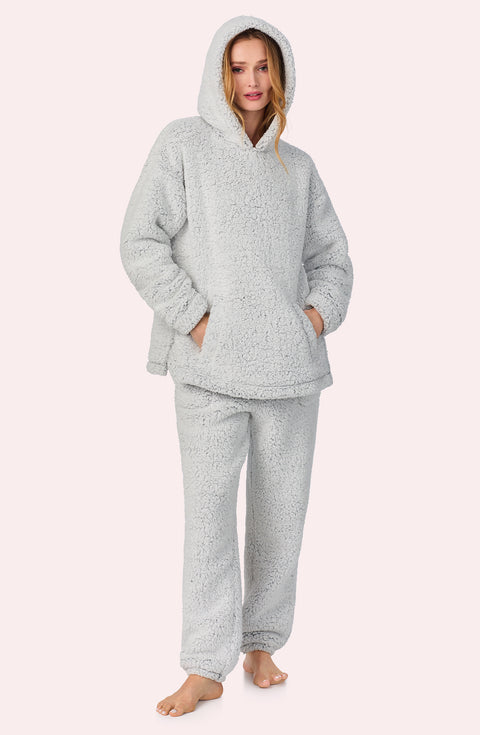 A lady wearing Amanda Sherpa Pj Set In First Frost print