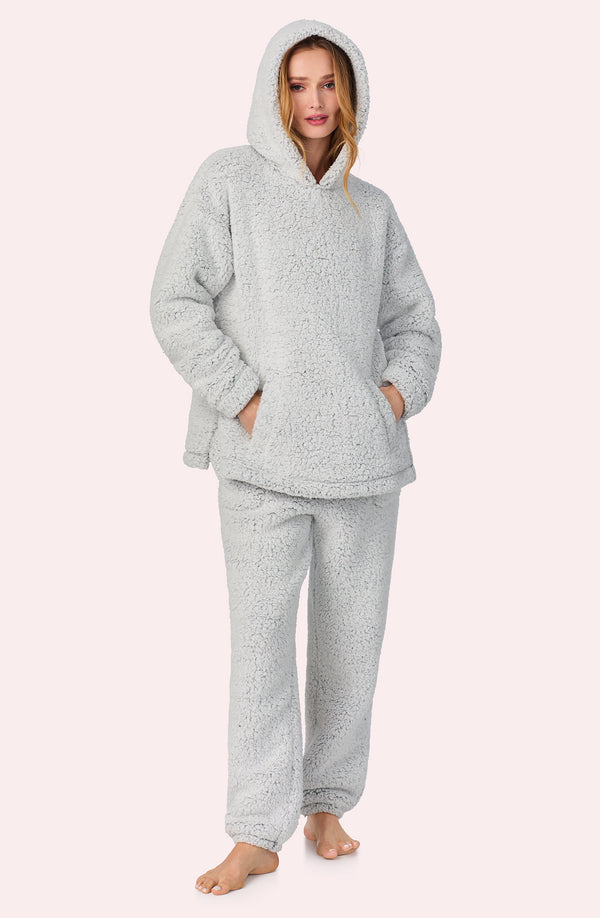 A lady wearing Amanda Sherpa Pj Set In First Frost print