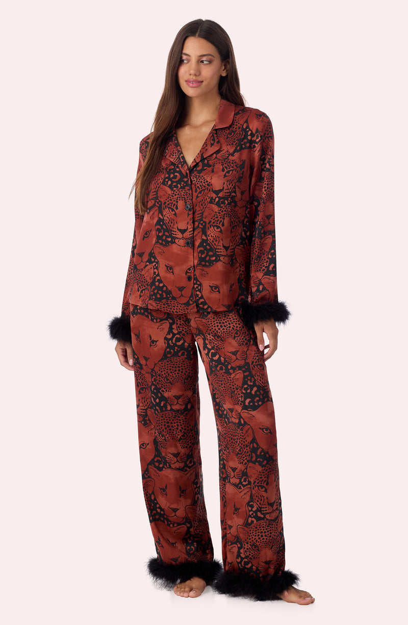 A lady wearing Ariana Woven Pj Set In Jungle Noir