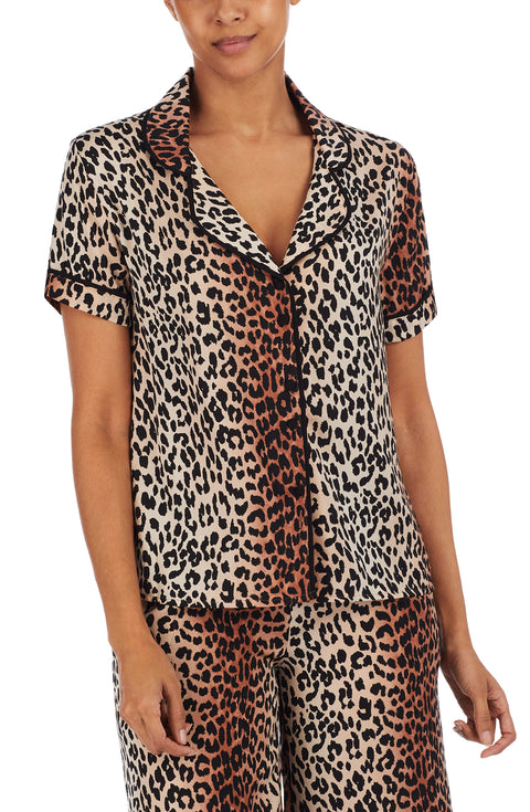 A girl wearing short sleeve top with leopard skin design.