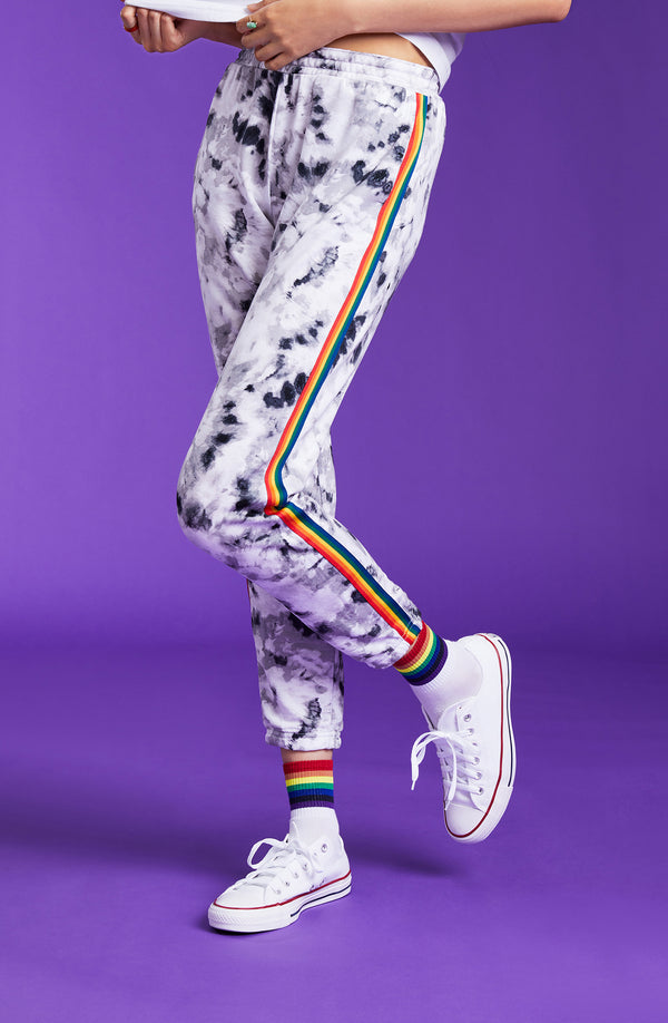 A lady wearing a unisex jogger with black and white tiedye.